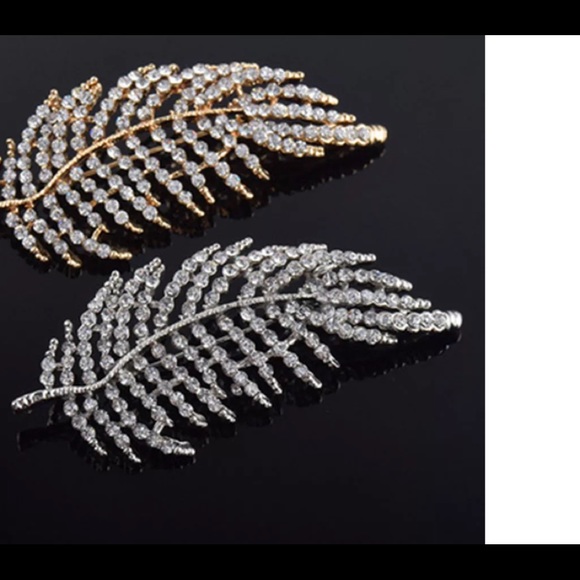 NWT Gold Or Silver Rhinestone leaf broach - Picture 1 of 6